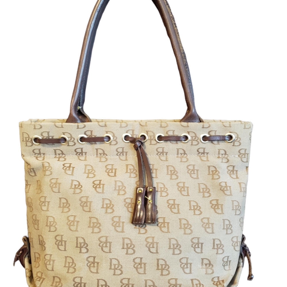 Dooney & Burke Bag  Size 14x10. Brn/Tan
